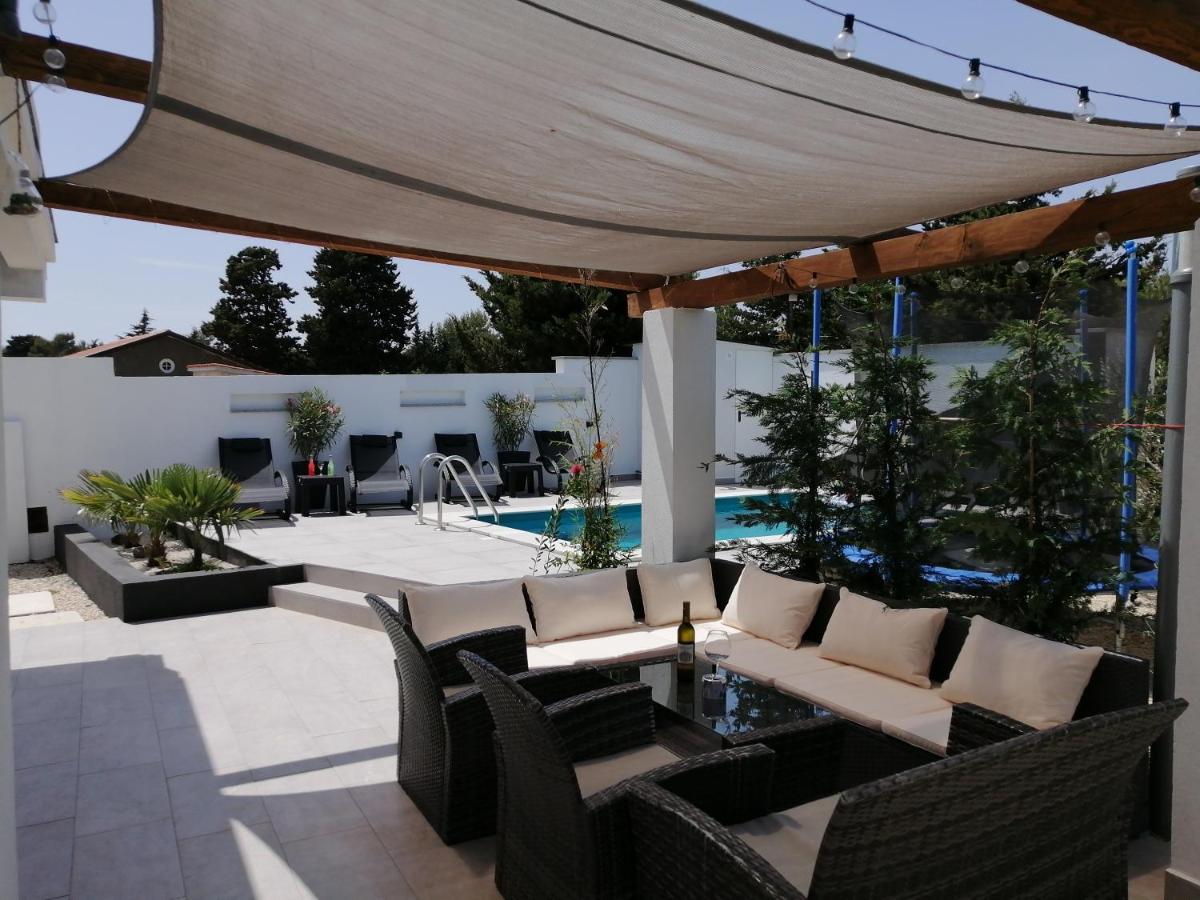 Elena Villa Pomer Buitenkant foto