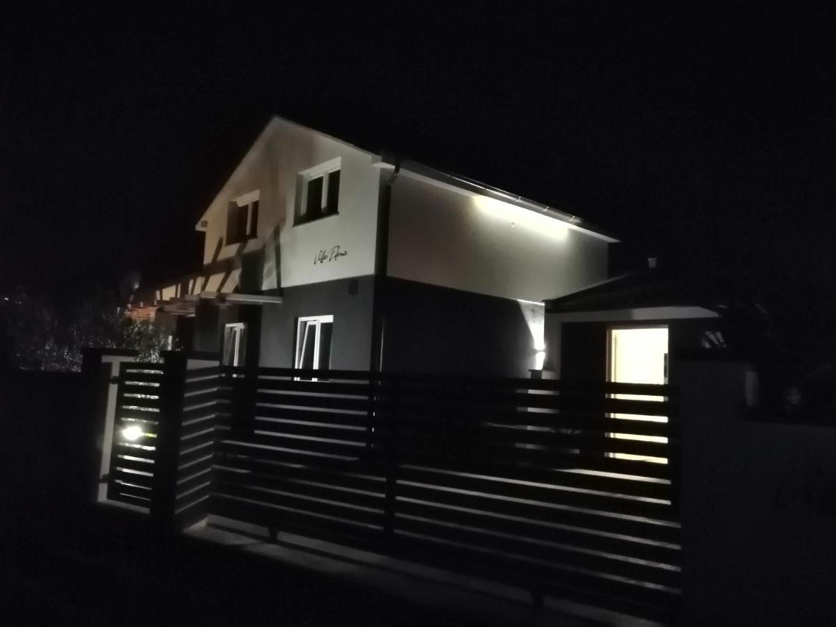 Elena Villa Pomer Buitenkant foto