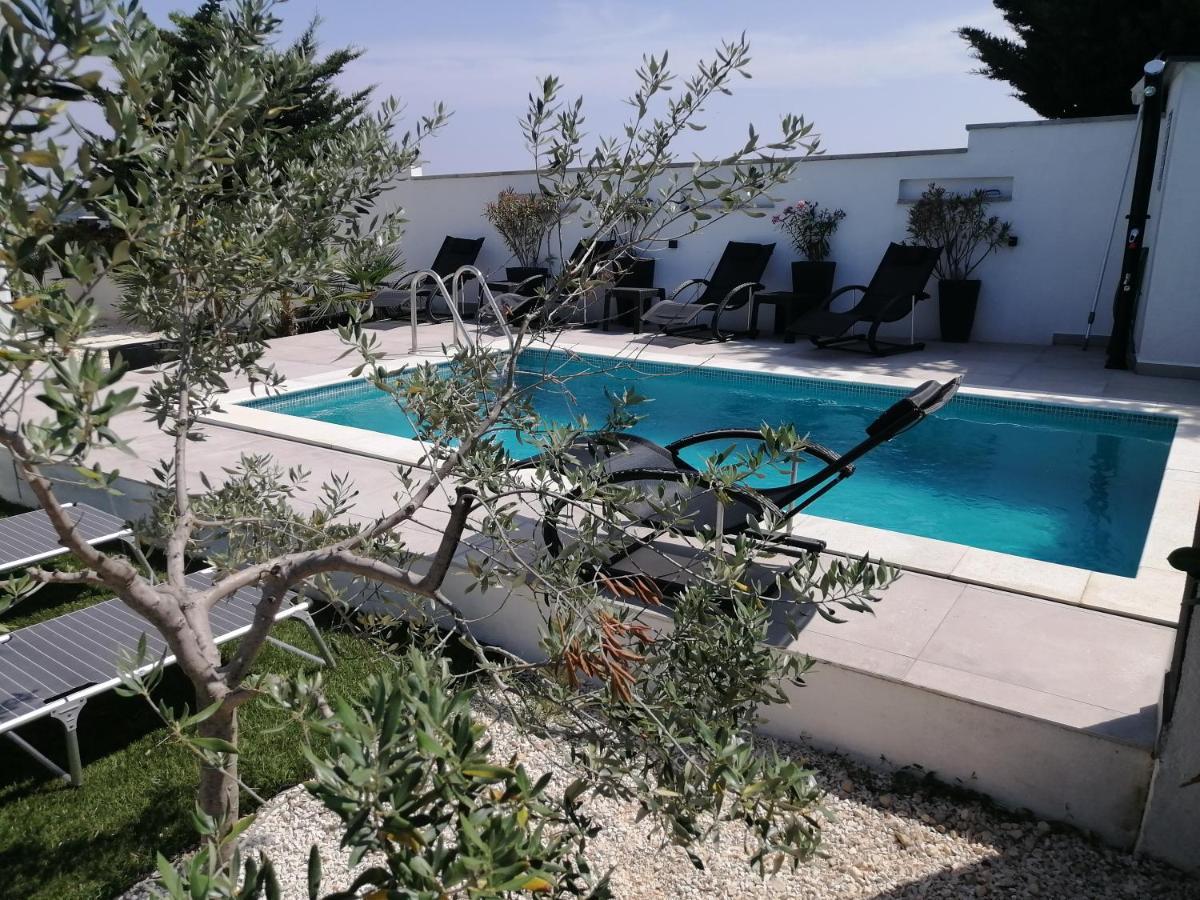 Elena Villa Pomer Buitenkant foto