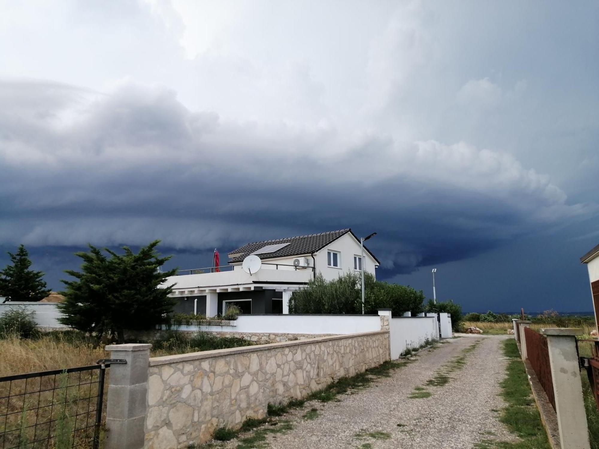 Elena Villa Pomer Buitenkant foto